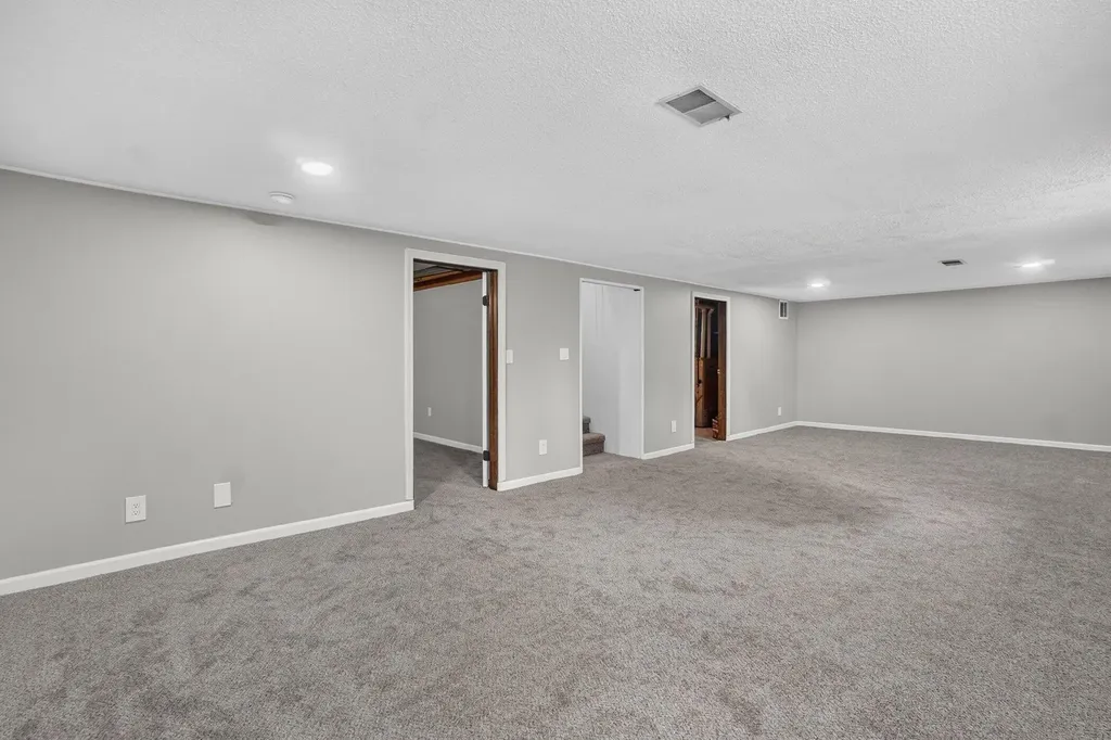 2665 Ridgecroft Drive SE Kentwood City MI 49546