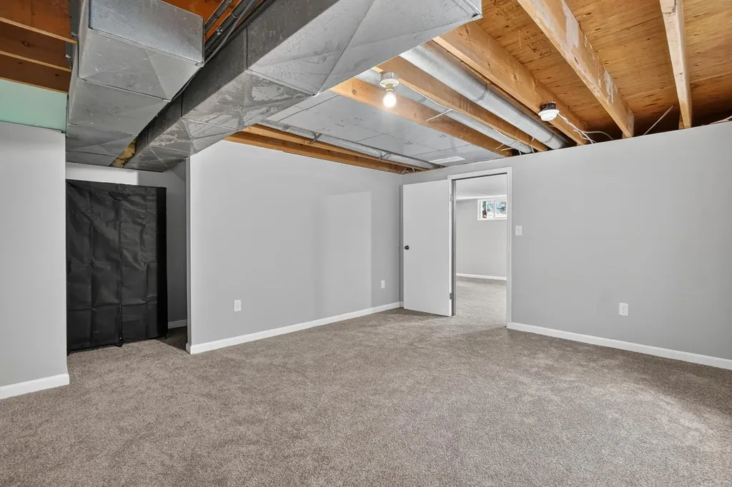 2665 Ridgecroft Drive SE Kentwood City MI 49546