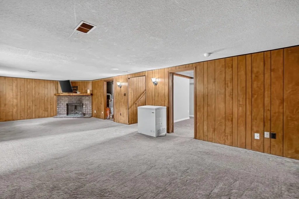 2665 Ridgecroft Drive SE Kentwood City MI 49546