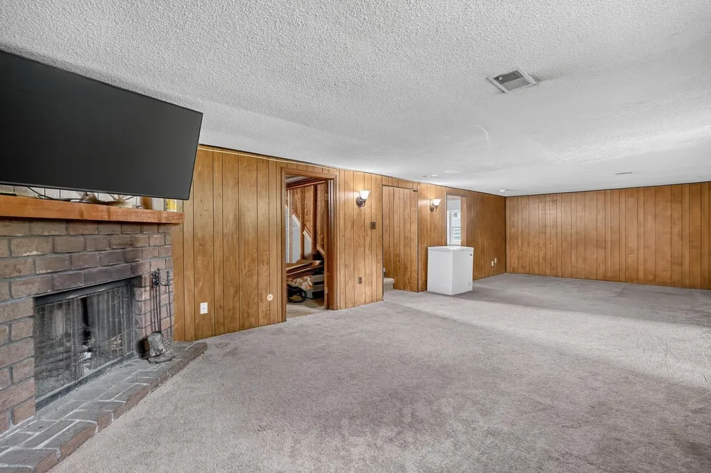 2665 Ridgecroft Drive SE Kentwood City MI 49546