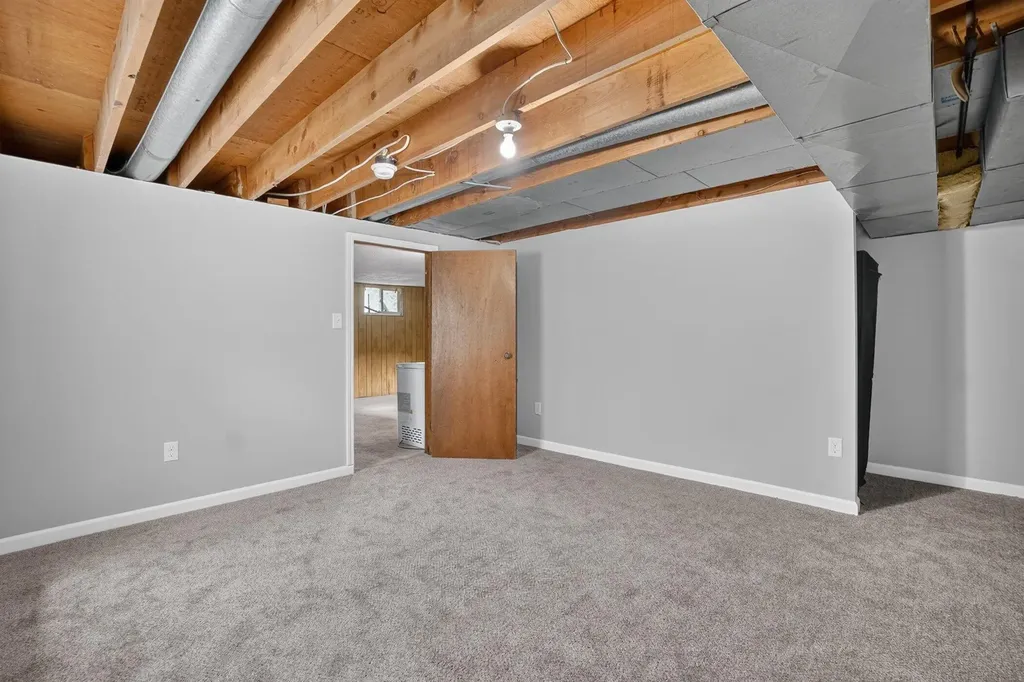 2665 Ridgecroft Drive SE Kentwood City MI 49546