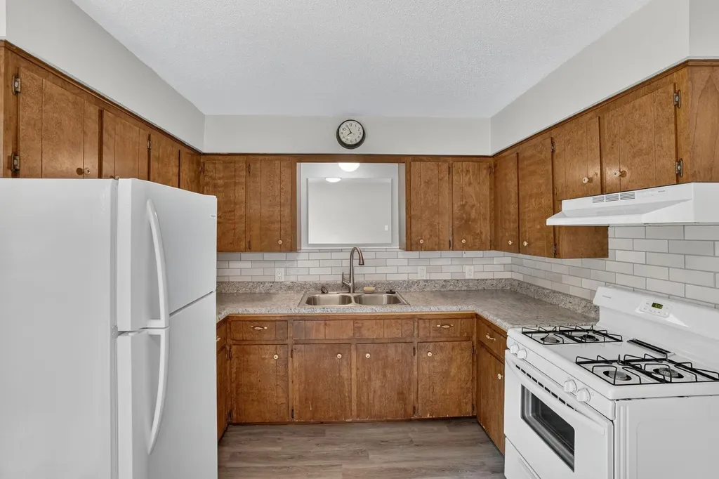 2665 Ridgecroft Drive SE Kentwood City MI 49546