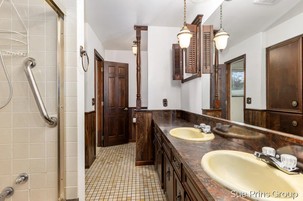1809 7th Street NW Grand Rapids City MI 49504