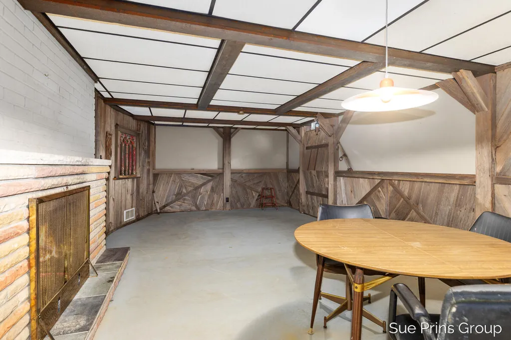 1809 7th Street NW Grand Rapids City MI 49504