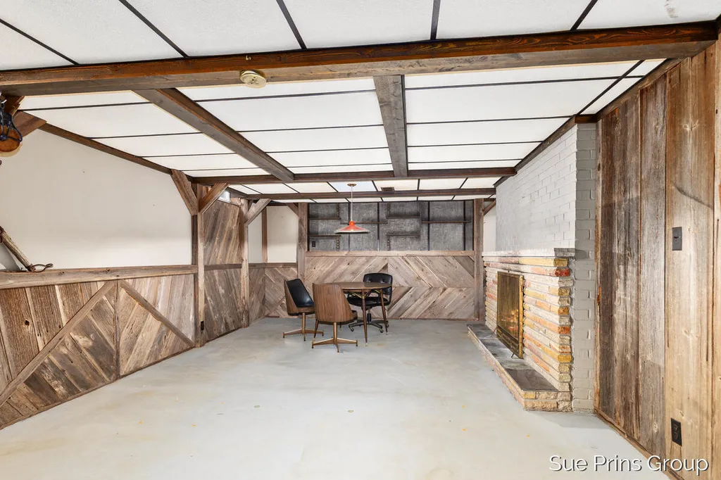 1809 7th Street NW Grand Rapids City MI 49504