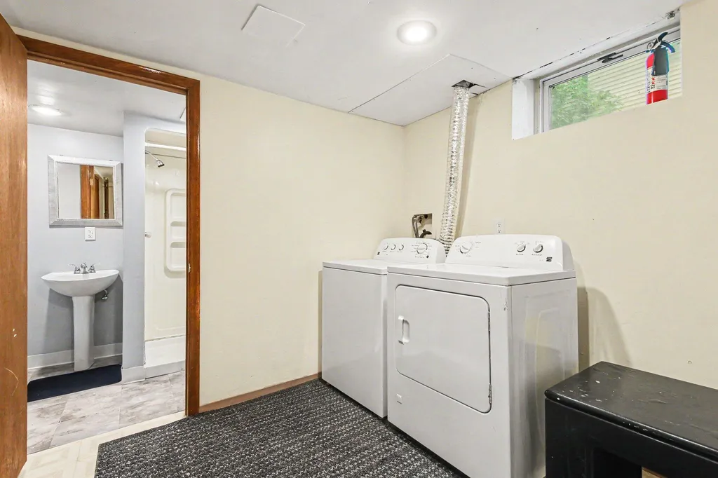 47 Carlton Avenue SE Grand Rapids City MI 49506