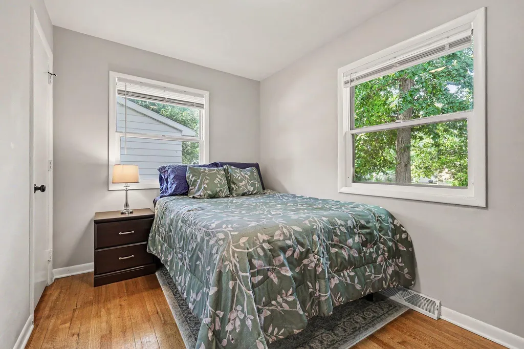 5535 Pinebrook Avenue SE Kentwood City MI 49548