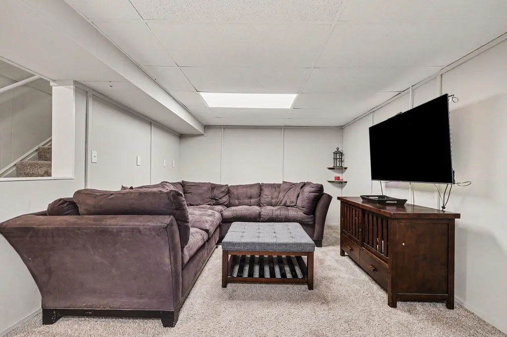 5535 Pinebrook Avenue SE Kentwood City MI 49548