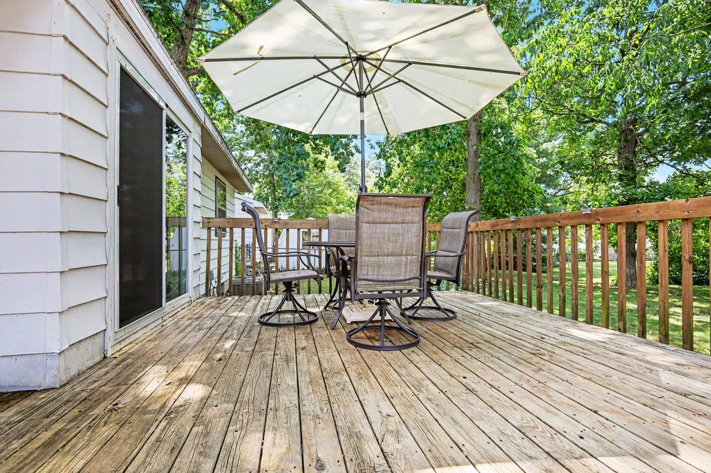 5535 Pinebrook Avenue SE Kentwood City MI 49548