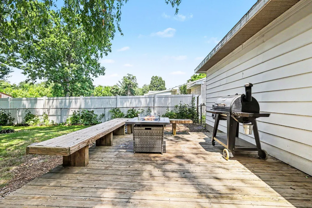 5535 Pinebrook Avenue SE Kentwood City MI 49548