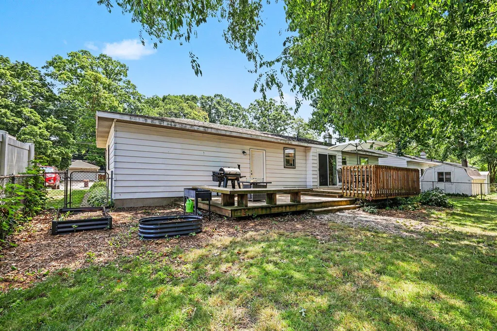 5535 Pinebrook Avenue SE Kentwood City MI 49548