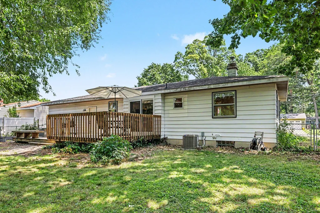 5535 Pinebrook Avenue SE Kentwood City MI 49548