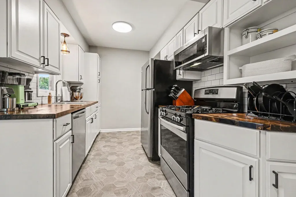 5535 Pinebrook Avenue SE Kentwood City MI 49548