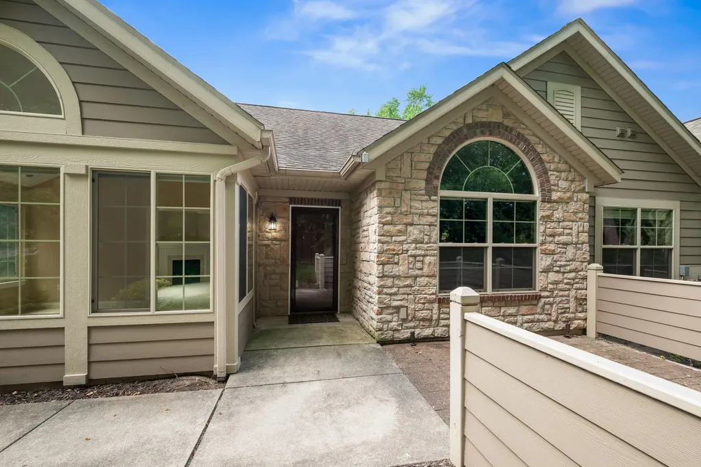 1055 Bridge Crest Drive SE Ada Township MI 49301