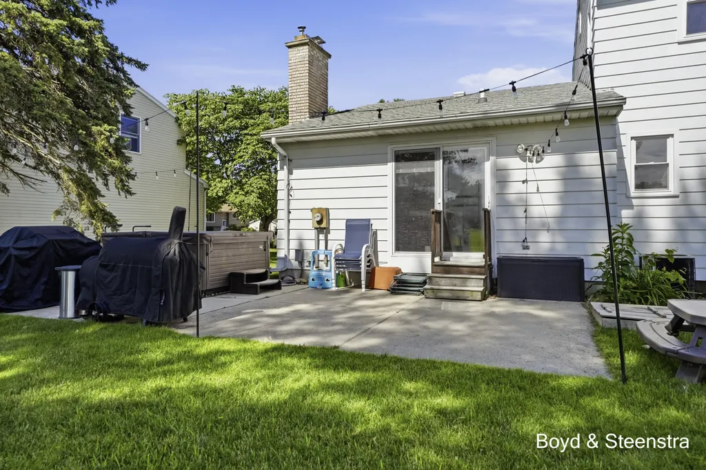 1810 Amberina Drive Delta Charter Township MI 48917