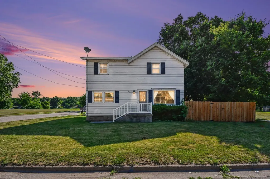 423 N Hudson Street SE Lowell City MI 49331