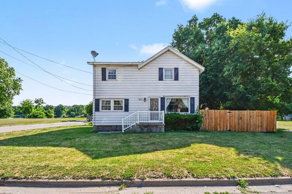 423 N Hudson Street SE Lowell City MI 49331