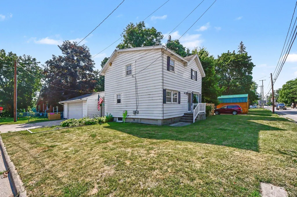 423 N Hudson Street SE Lowell City MI 49331