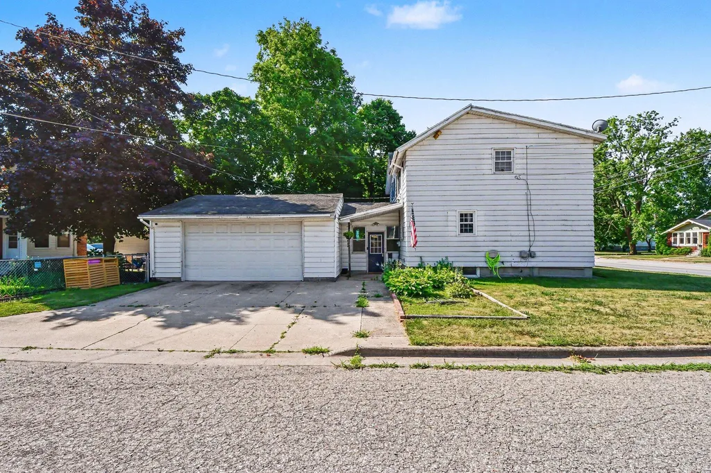 423 N Hudson Street SE Lowell City MI 49331