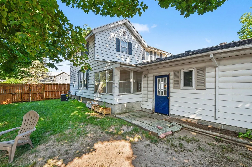 423 N Hudson Street SE Lowell City MI 49331
