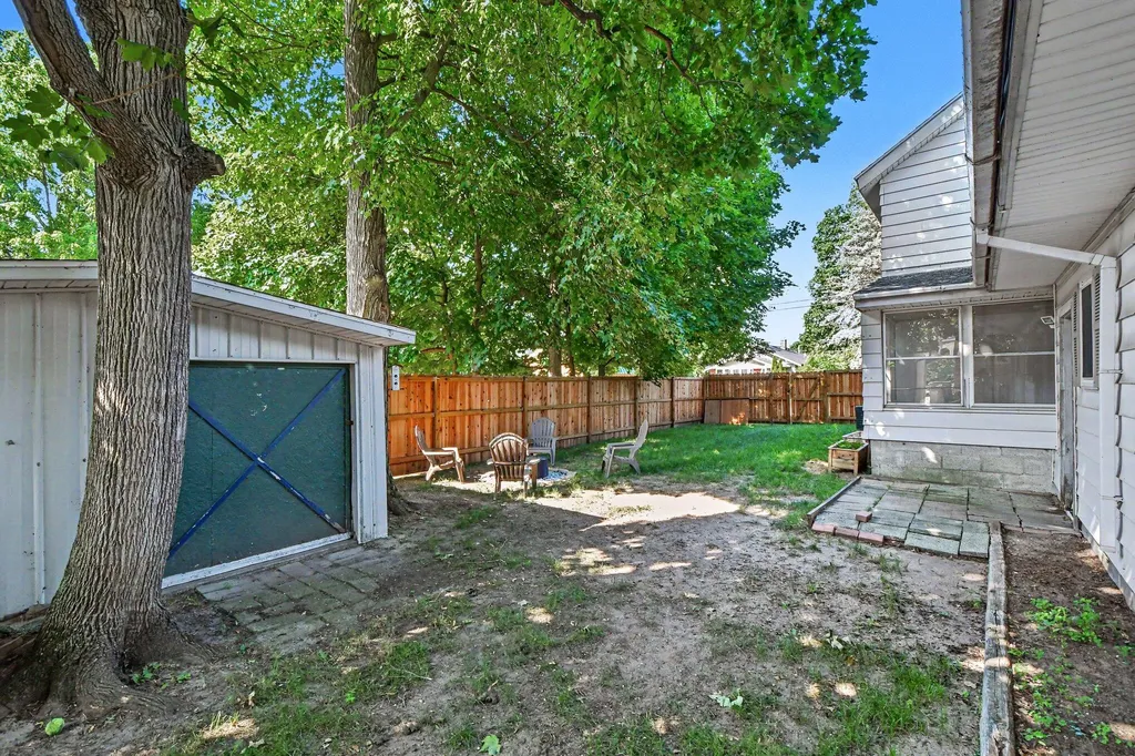 423 N Hudson Street SE Lowell City MI 49331