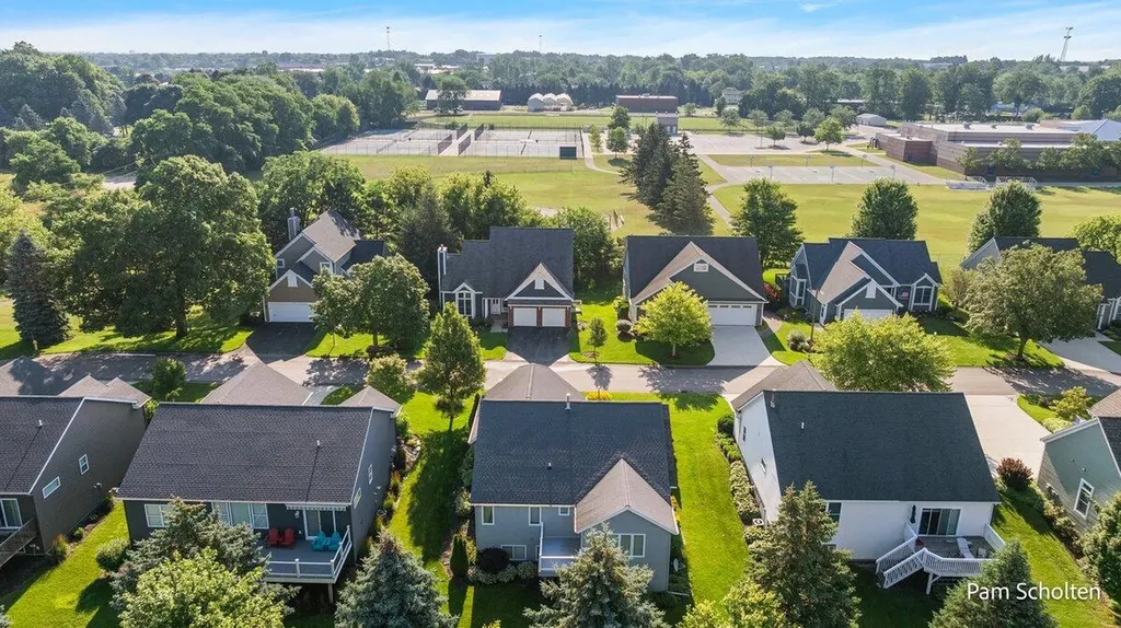 329 Hunters Run Circle Holland City MI 49423