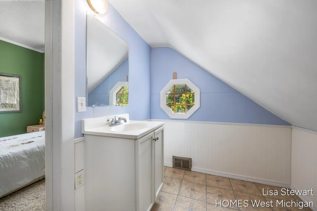 1131 Crescent Street NE Grand Rapids City MI 49503