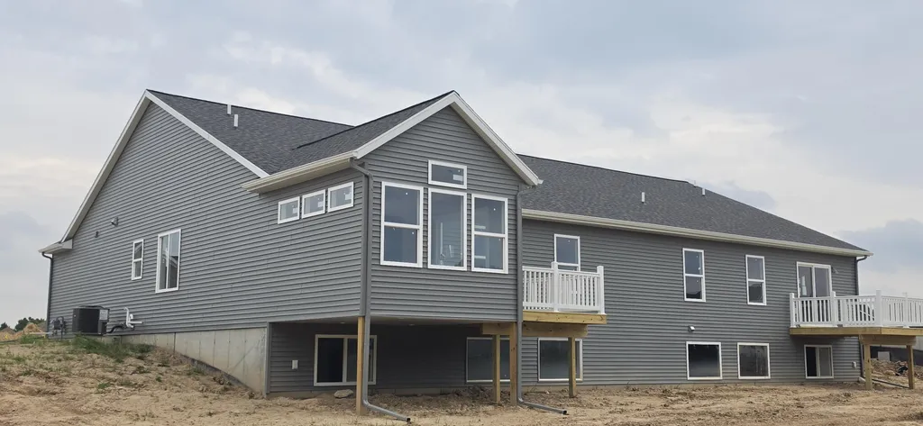 97 SW Fireside Drive SW Walker City MI 49534