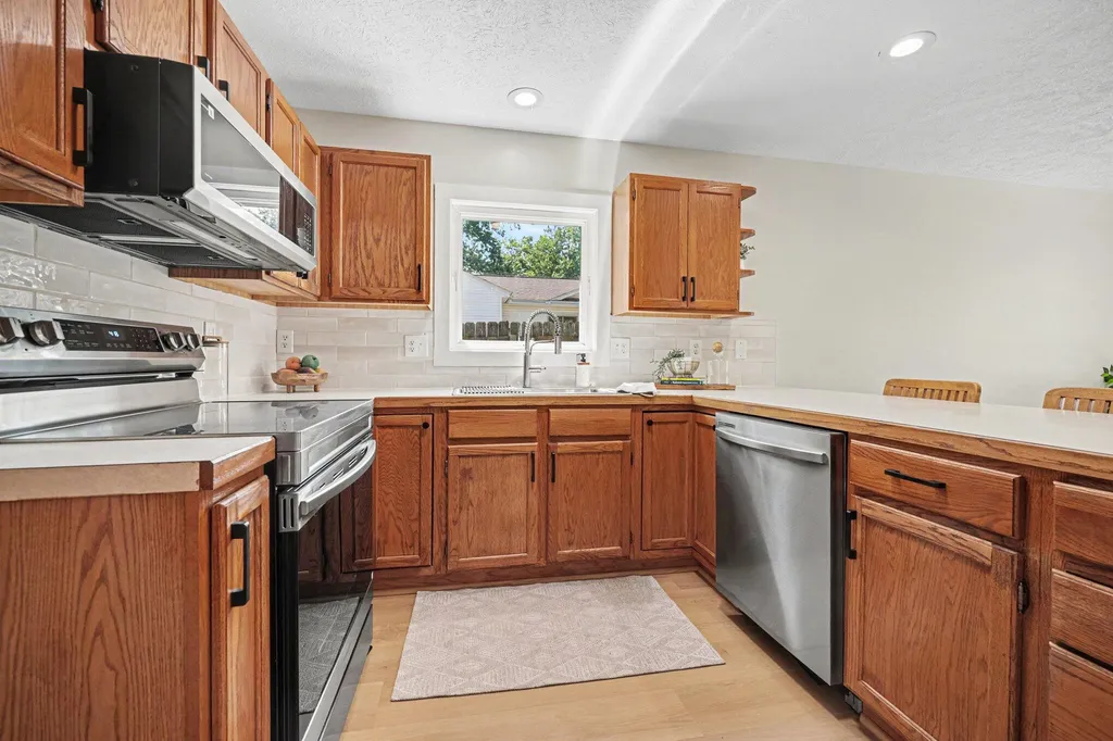 550 W 22nd Street Holland City MI 49423