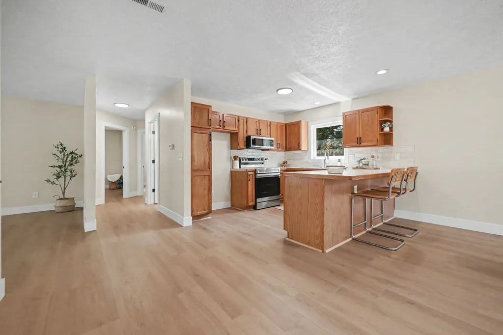 550 W 22nd Street Holland City MI 49423