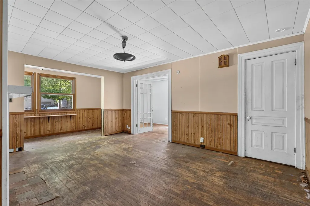 438 E Center Street Hastings City MI 49058