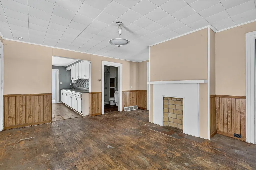 438 E Center Street Hastings City MI 49058