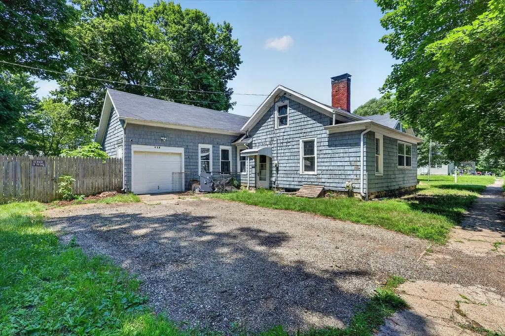 438 E Center Street Hastings City MI 49058