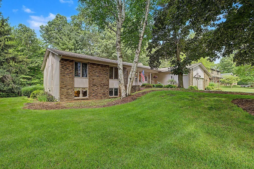 6680 Gleneagles Drive SE Cascade Charter Township MI 49546