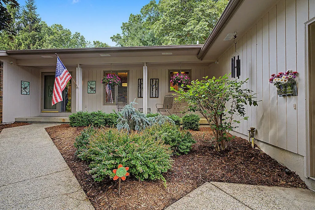 6680 Gleneagles Drive SE Cascade Charter Township MI 49546