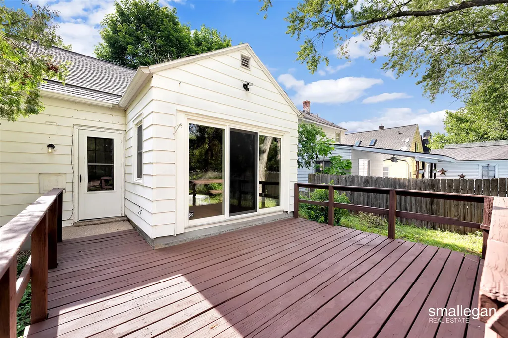 820 Diamond Avenue NE Grand Rapids City MI 49503