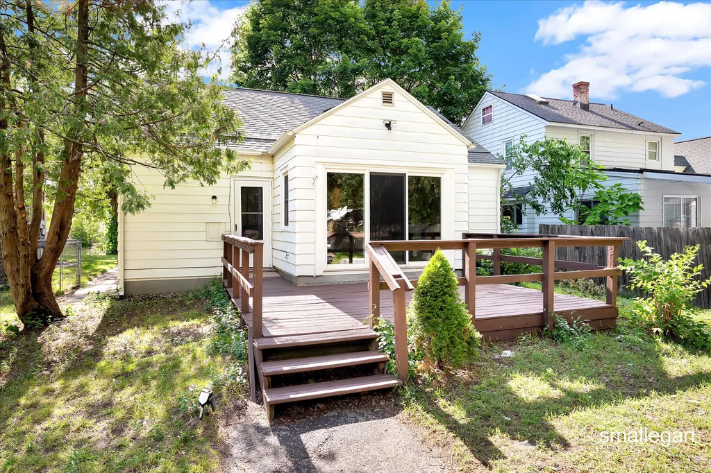 820 Diamond Avenue NE Grand Rapids City MI 49503