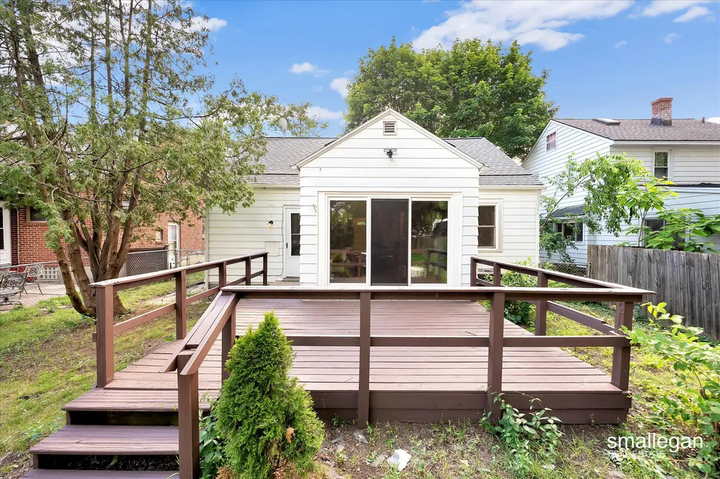 820 Diamond Avenue NE Grand Rapids City MI 49503