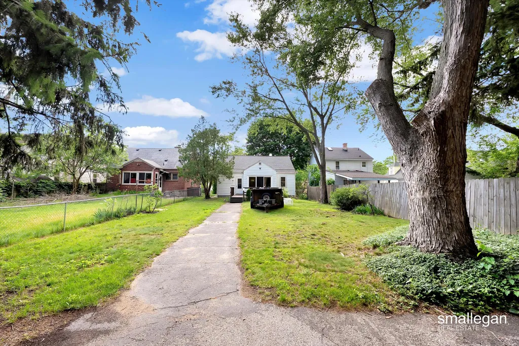 820 Diamond Avenue NE Grand Rapids City MI 49503