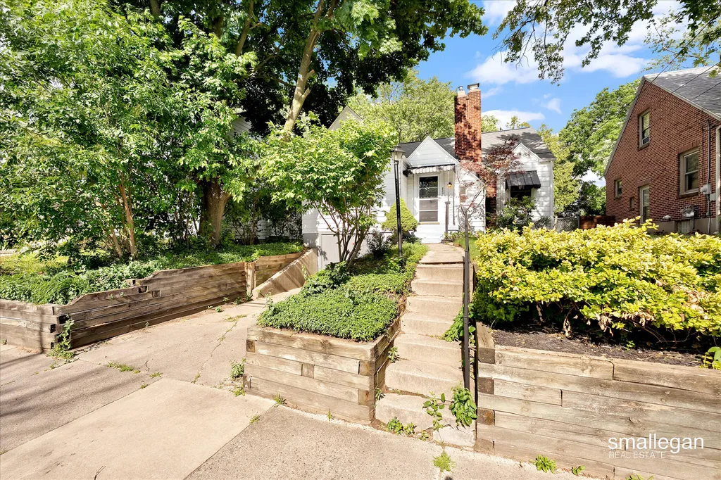 820 Diamond Avenue NE Grand Rapids City MI 49503