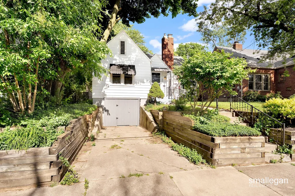 820 Diamond Avenue NE Grand Rapids City MI 49503