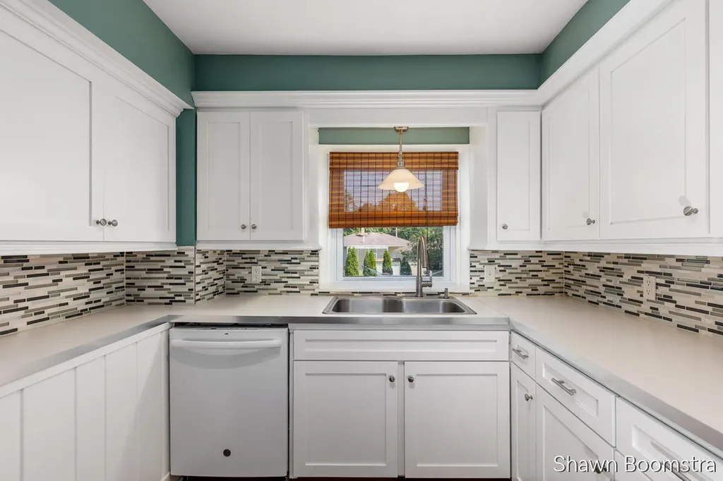 1533 Royal Oak Street SW Wyoming City MI 49509