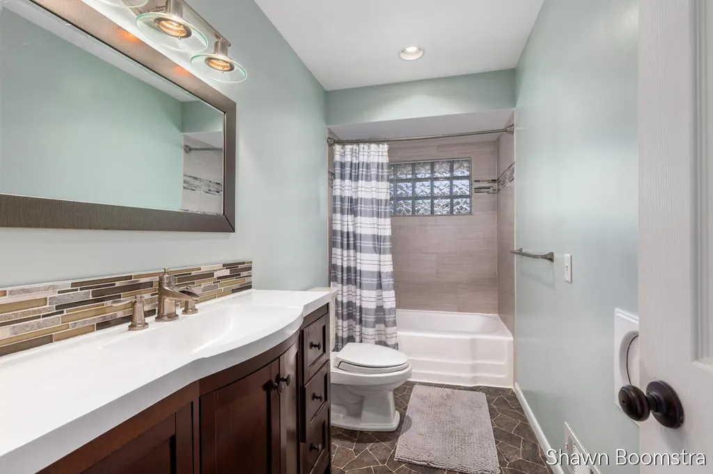 1533 Royal Oak Street SW Wyoming City MI 49509