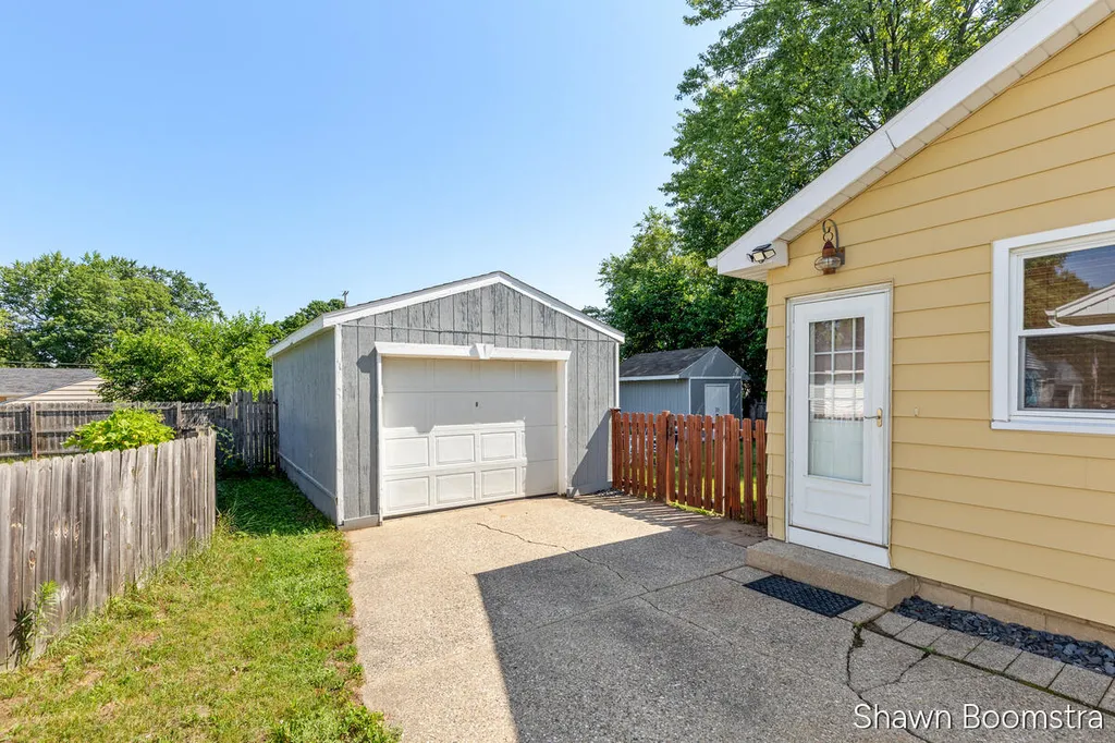 1533 Royal Oak Street SW Wyoming City MI 49509