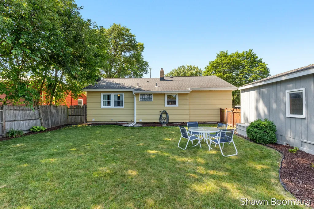 1533 Royal Oak Street SW Wyoming City MI 49509