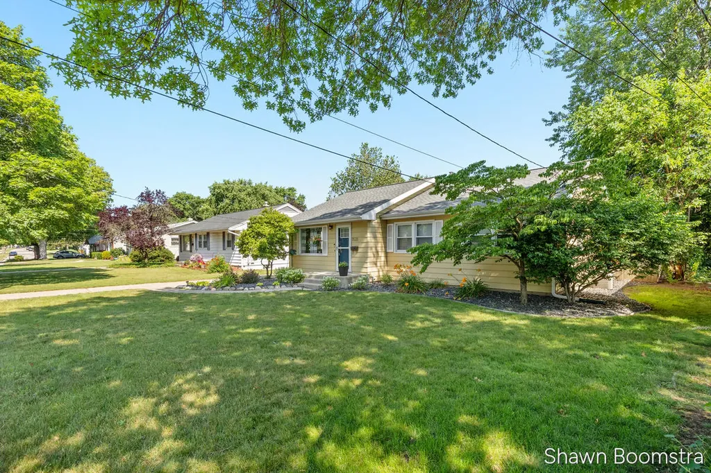 1533 Royal Oak Street SW Wyoming City MI 49509