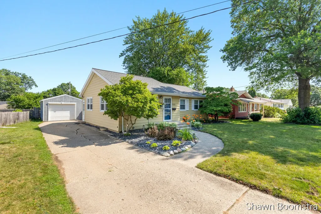 1533 Royal Oak Street SW Wyoming City MI 49509