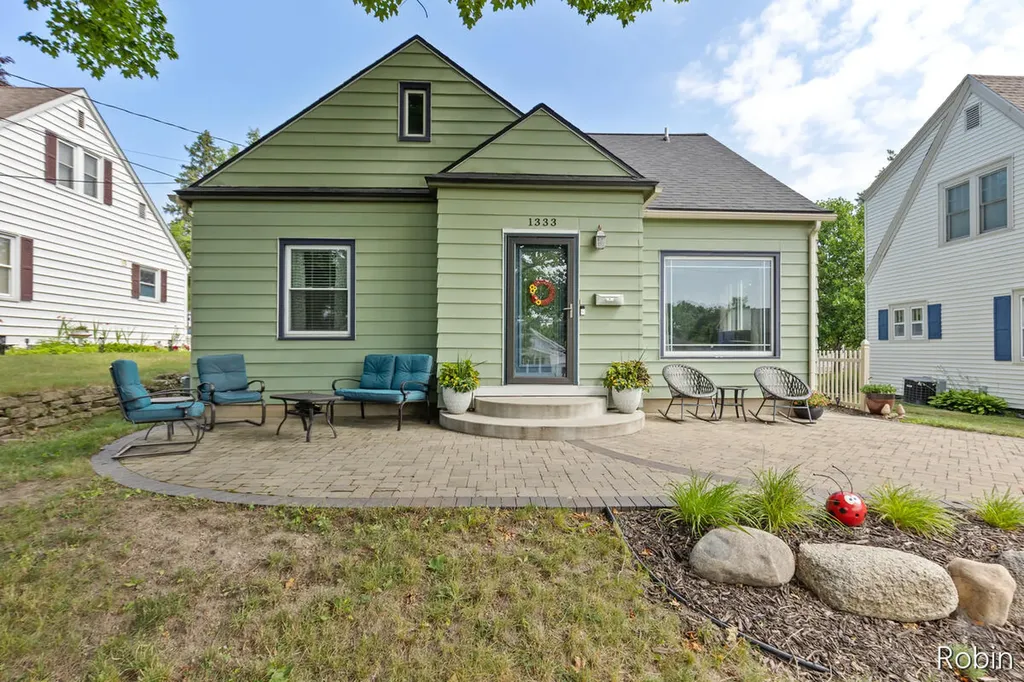 1333 Arianna Street NW Grand Rapids City MI 49504