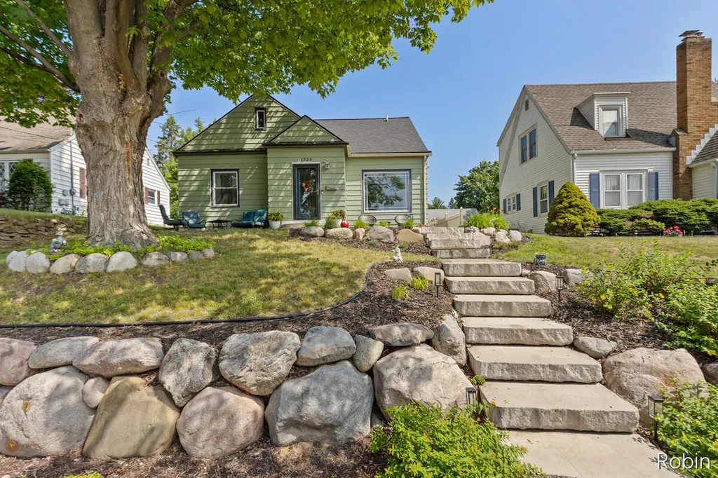 1333 Arianna Street NW Grand Rapids City MI 49504