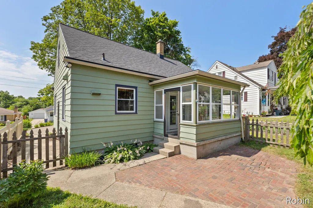 1333 Arianna Street NW Grand Rapids City MI 49504